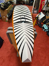 Lade das Bild in den Galerie-Viewer, Demo - Jimmy Lewis Twisted V Carbon Edition 8'6" x 22" Downwind Board
